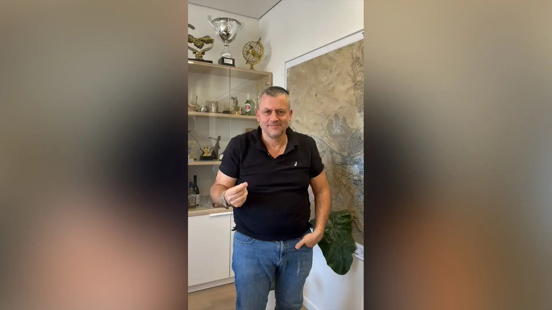 הקניון היחיד בערד יסגר? העירייה טוענת: היזמים דורשים להסיר תמונות נשים - נפעל לסגירת המתחם