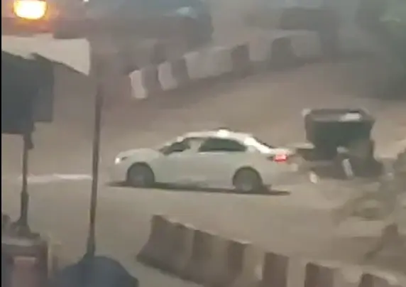 חשד לפיגוע דריסה: משאית פגעה בניידת בצומת תפוח, שוטר נפצע