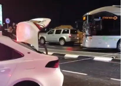 אירוע חריג בכפר סבא: גבר נפצע קשה מחץ דיג, החשד - בן משפחה ירה ונמלט