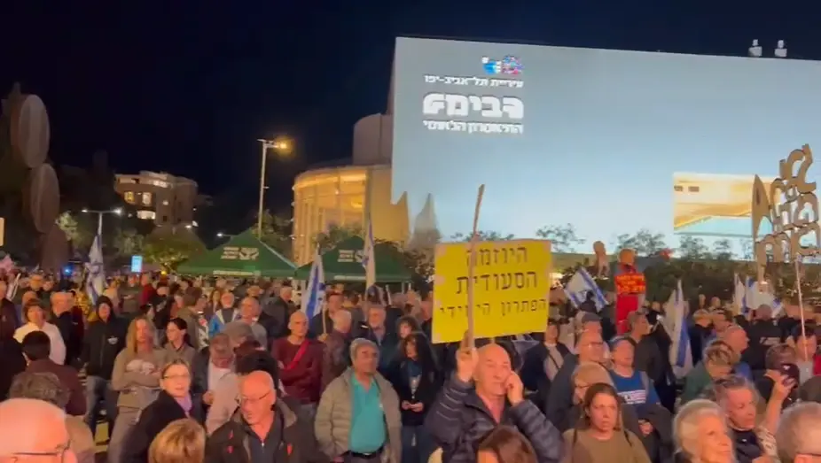 18 כבילות לא-חוקיות ו-5 חיפושים בעירום: פעיל המחאה יוצא למלחמה נגד המשטרה