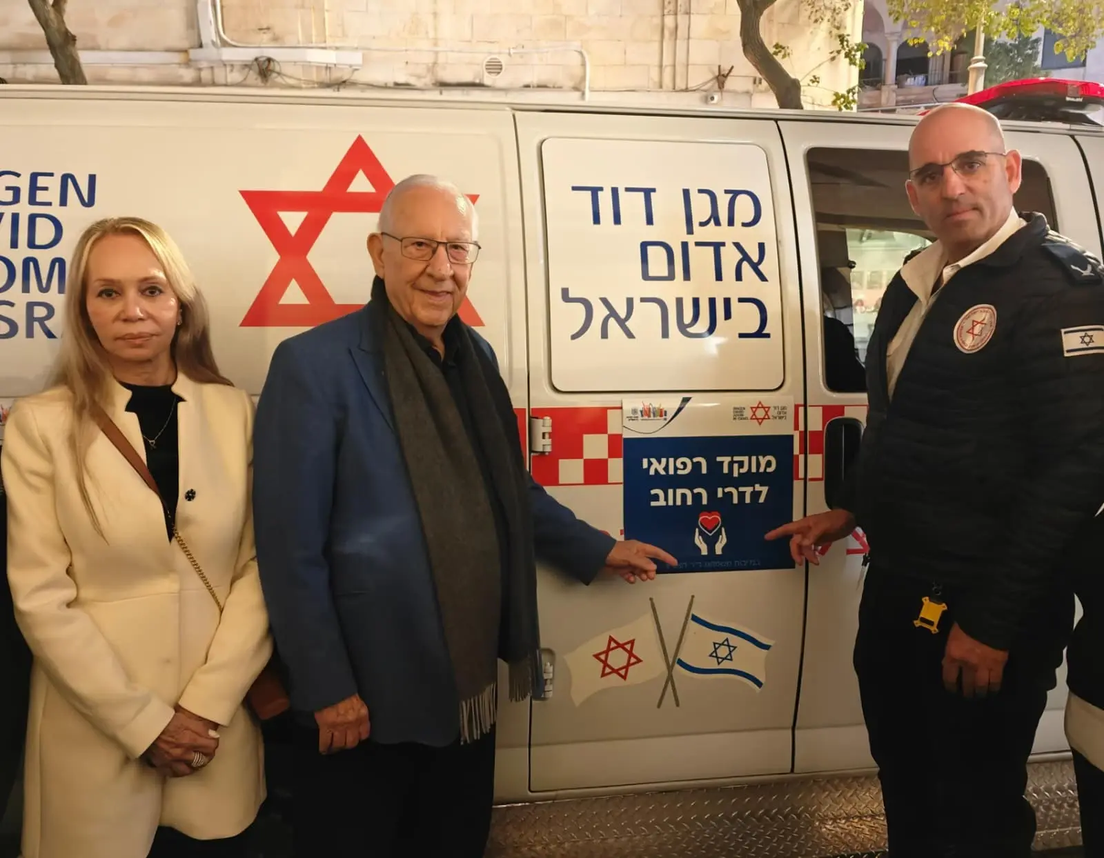 לראשונה בישראל: רפואה על הספסל - טיפול רפואי נייד לדרי הרחוב בירושלים