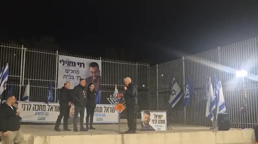 "מקווים שבשבוע הבא לא נצטרך לעמוד פה": קרוביו של רן גואילי זועקים להשבתו