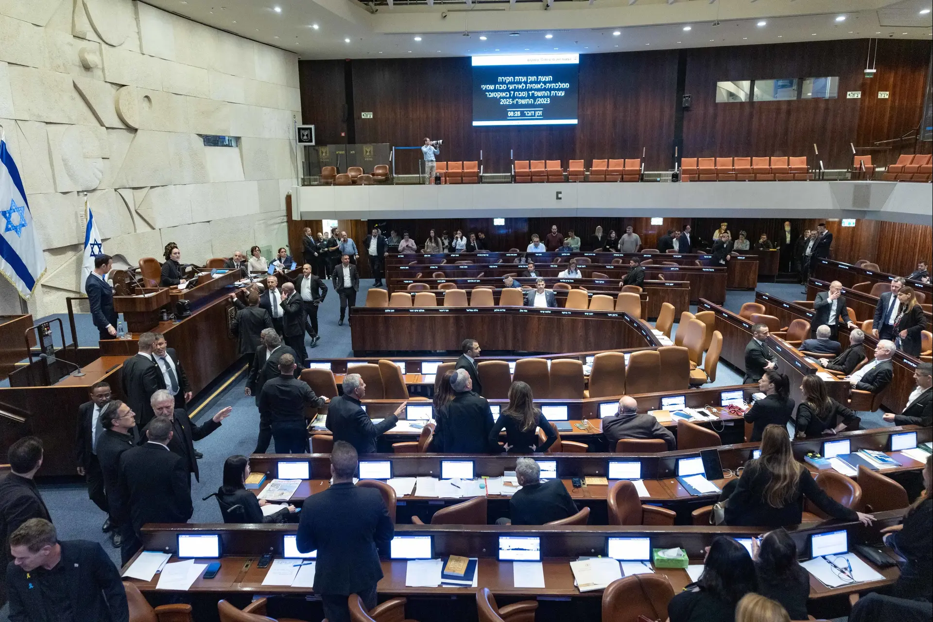 אושר בקריאה ראשונה: ביטול מגבלת הגיל להורי אומנה