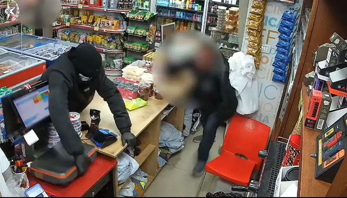 שוד אלים באמצע היום: בת 54 נדקרה ברמת גן, החשוד נמלט
