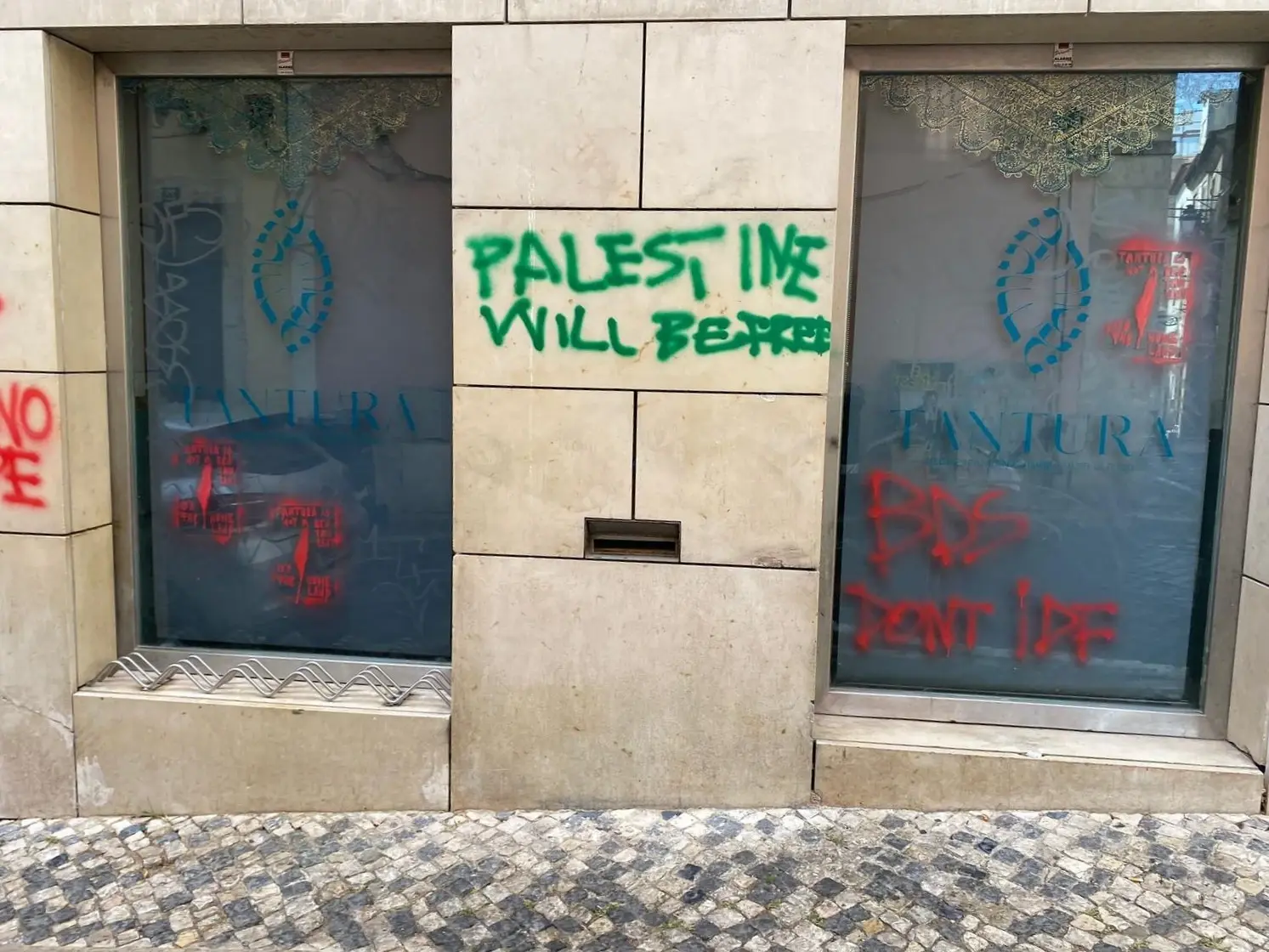 פסל הרמב"ם בקורדובה רוסס בצלב קרס. העירייה: "פגיעה במורשת ומסר שנאה חמור"