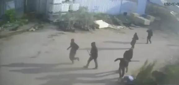 ישראלים הציתו רכבים ואוהלים בכפר מוחמאס - ונמלטו