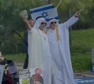 בגלל מחאה מול בית השר: שבעה מפגינים עוכבו לחקירת משטרה