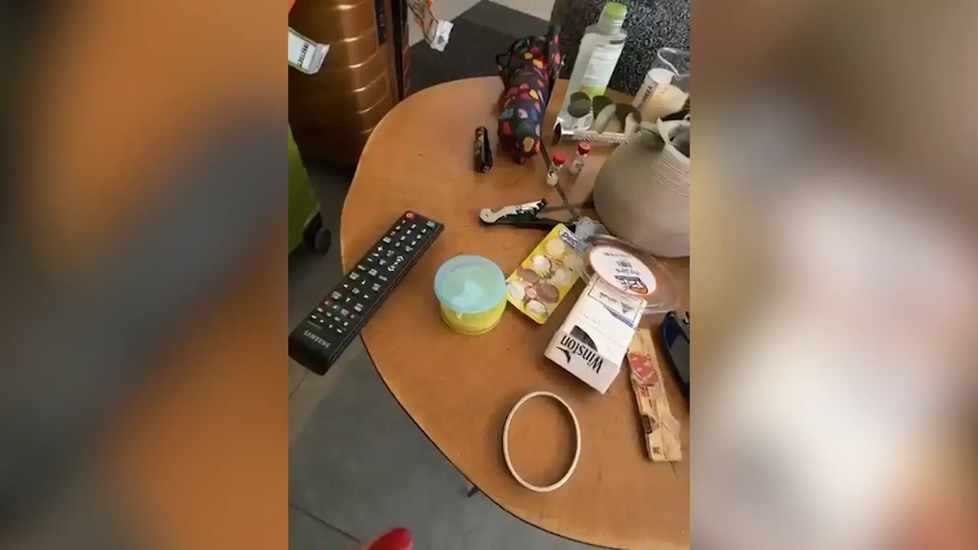 "אגיע אלייך הביתה וארצח אותך": צעיר טוען לאלימות קשה ואיומי רצח בידי שוטר בתא מעצר
