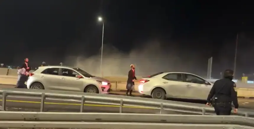 מחאות בירושלים: עשרות חרדים חוסמים את הכבישים
