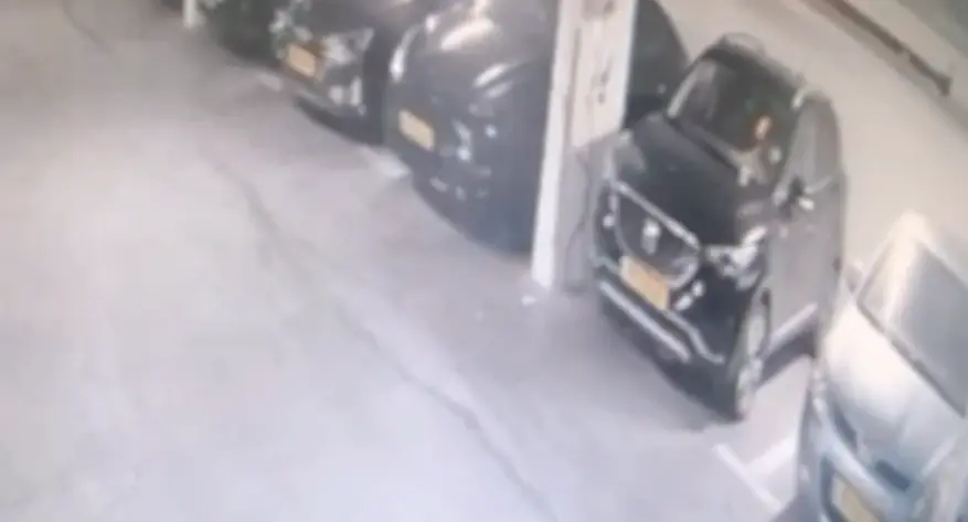"הם בטראומה": חשוד פרץ לרכב וגנב תיק בזמן שילדים ישבו במושב האחורי