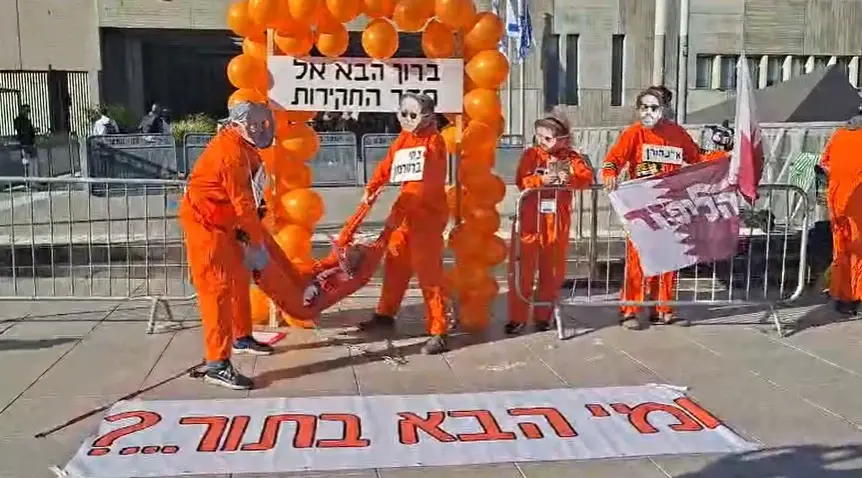 נתניהו: "הוא ידיד, לא חבר קרוב". התובעת הוכיחה אחרת | עימות בעדות רה"מ