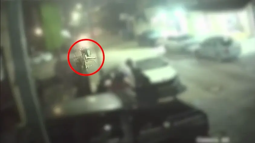 "אראה לכם": תושב הצפון דרש מבעל מספרה לסגור את העסק - וירה לעברם