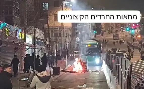 רימוני הלם, אש ומכת"זיות: מהומה נגד נתיחת גופות הפעוטות