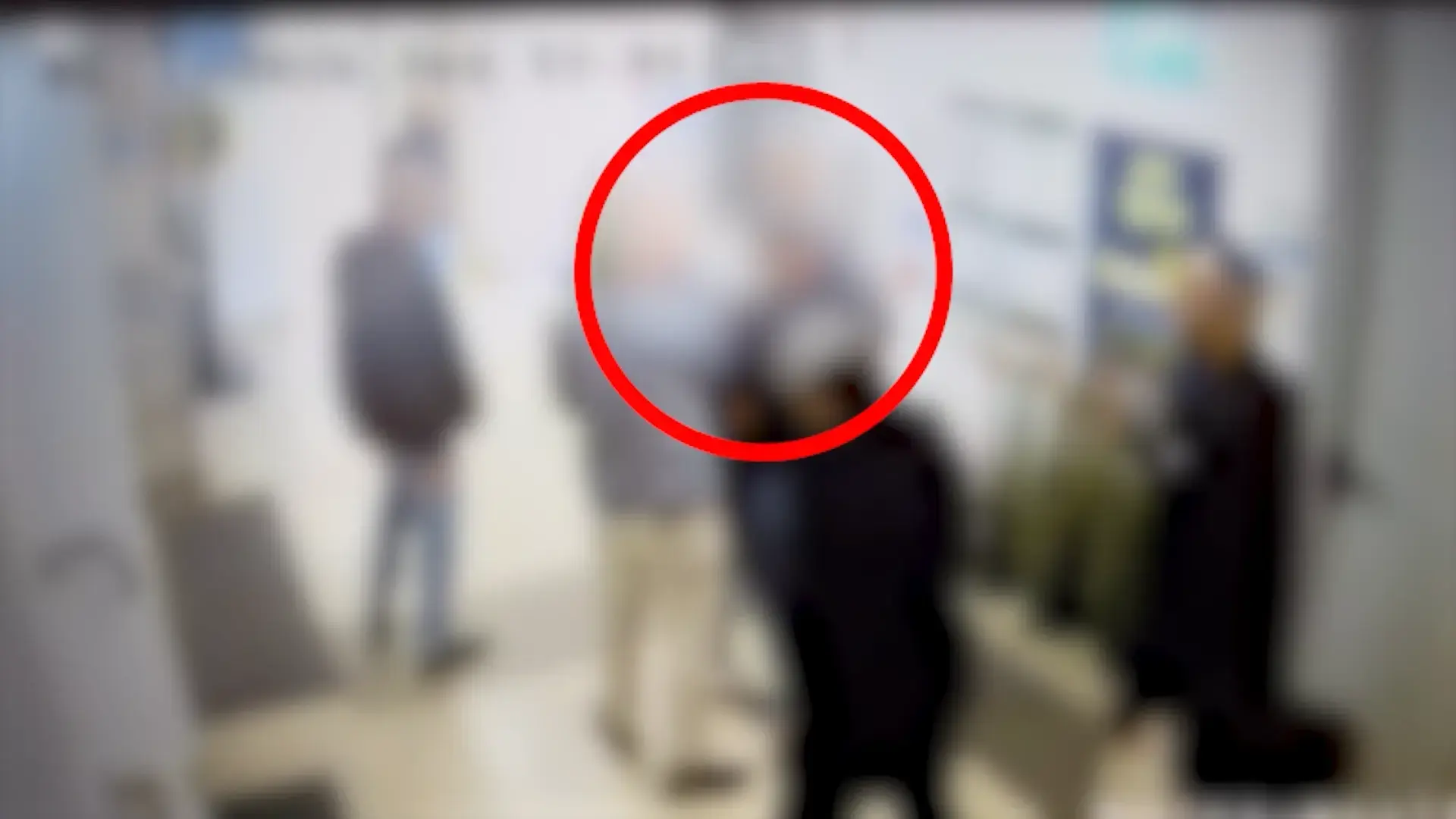 איים “אתה מת היום” ופרץ ללשכה: תושב יהוד מואשם בתקיפת ראש העיר בבניין העירייה | תיעוד