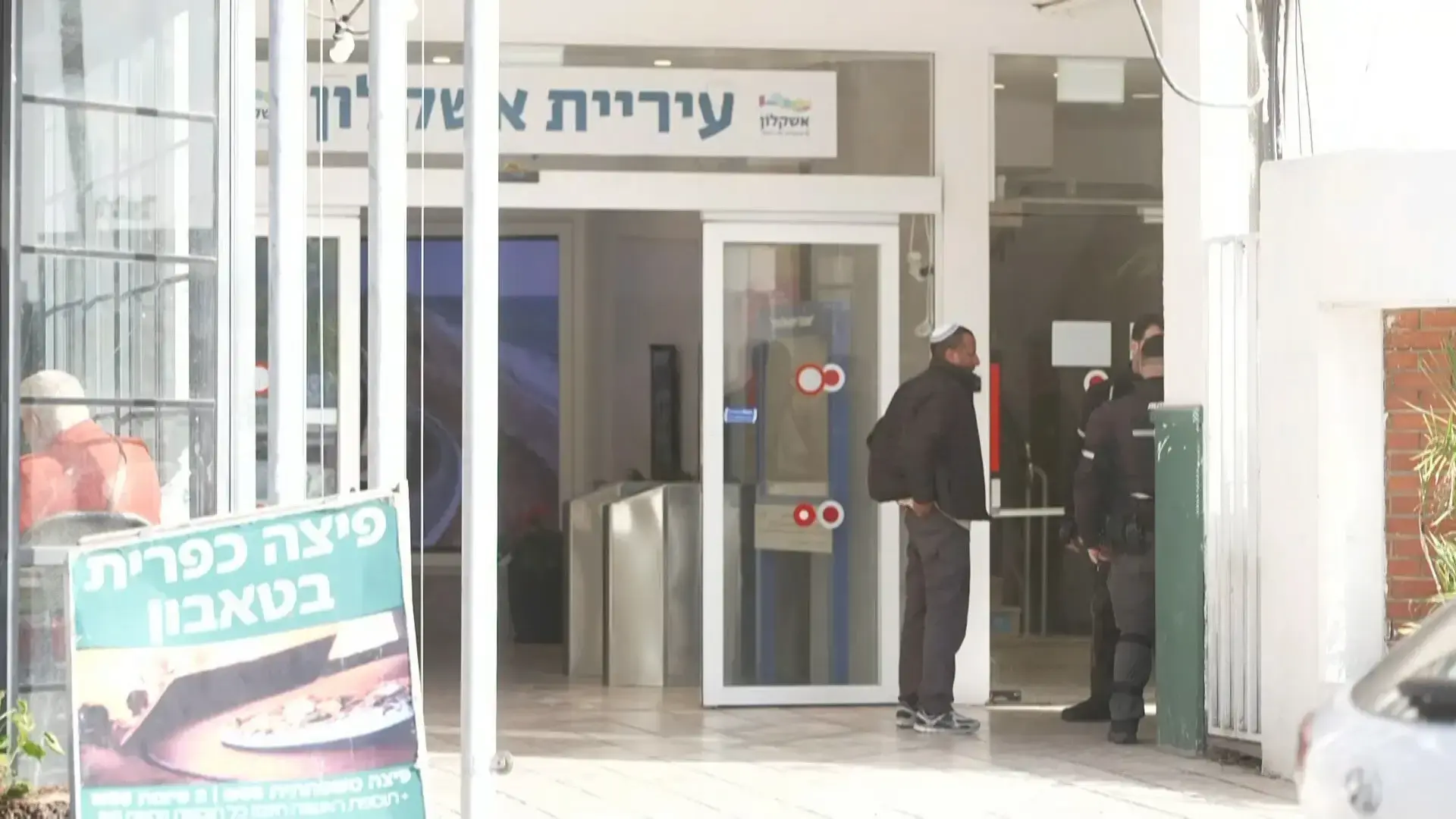 בכיר בעיריית אשקלון נעצר בחשד לסחיטה באיומים ולקבלת דבר במרמה