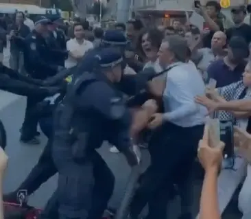 מהומה בסידני: אלפים מפגינים נגד ביקור הנשיא הרצוג | צפו