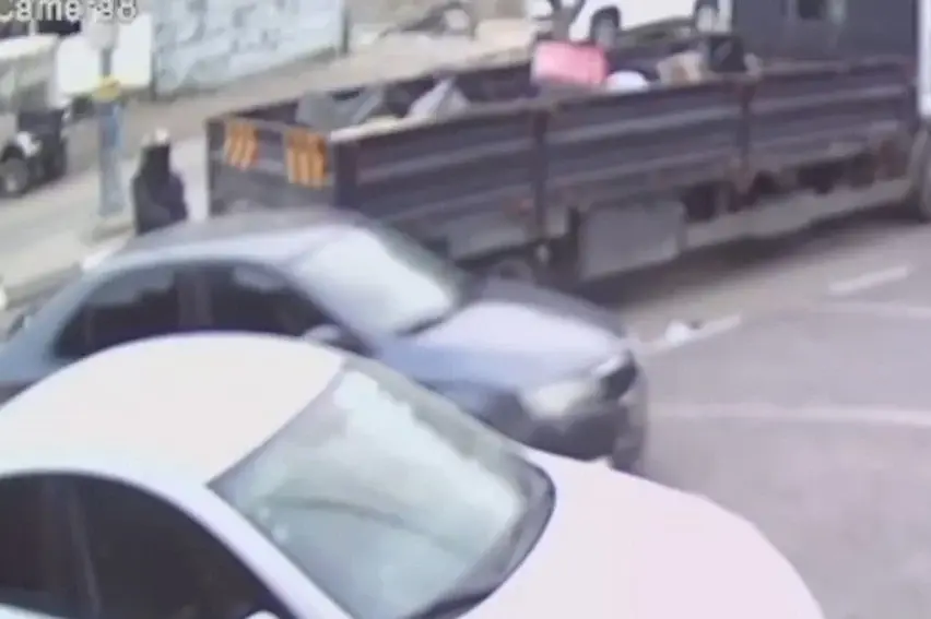 החשד לניסיון רצח ברמלה: דקר את גרושתו ובתו בסמוך לביתן - במשטרה בודקים תכנון מוקדם