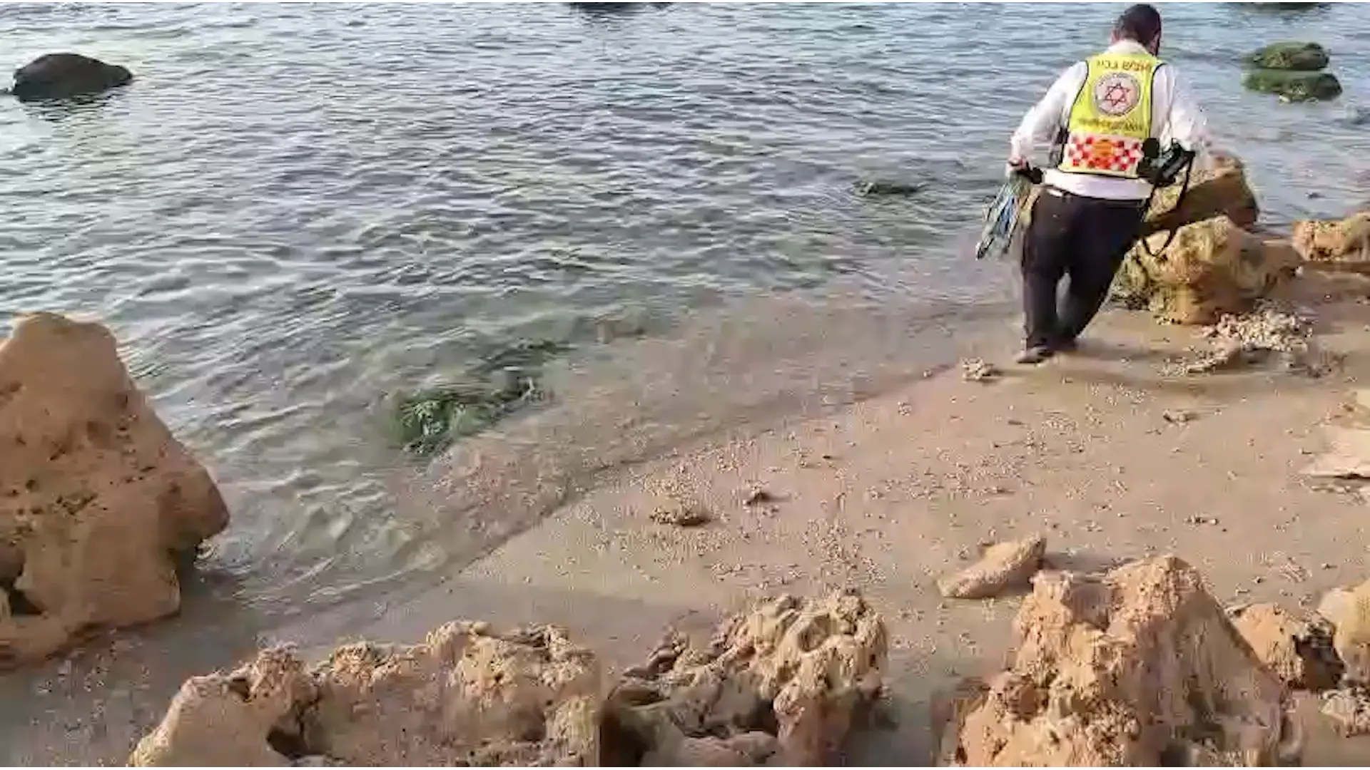 גבר בן 42 נפל אל מותו בחוף פולג בנתניה, הנסיבות נבדקות