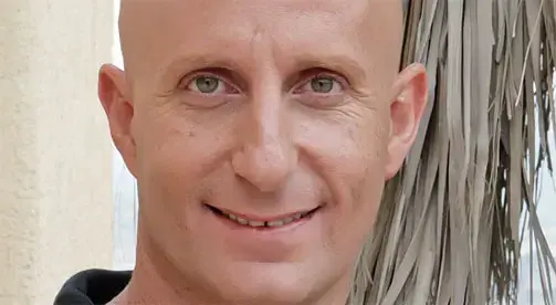 אלון גל מחכה לשאלות שלכם
