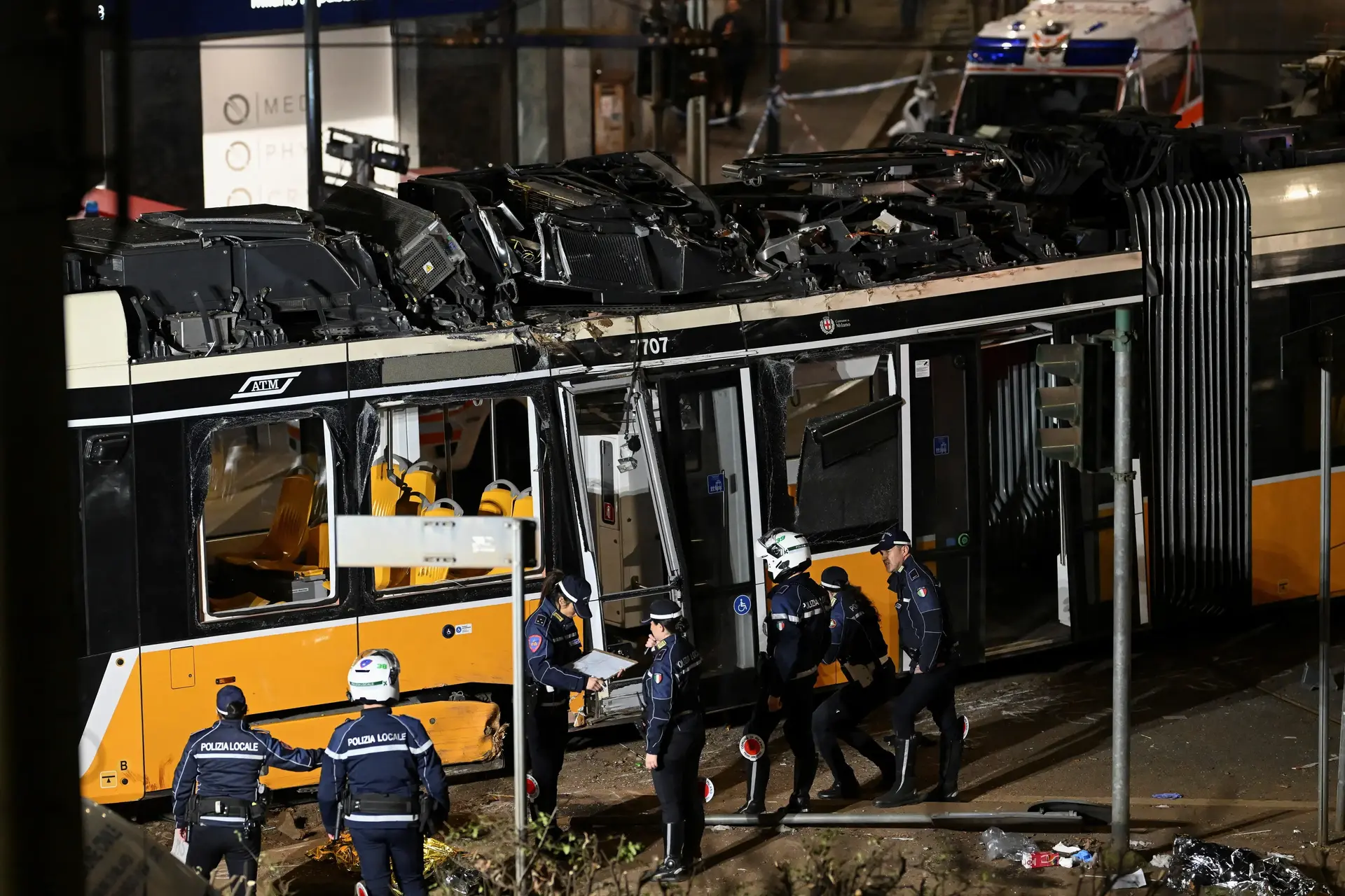 שני הרוגים ו-40 פצועים בהתנגשות חשמלית במבנה במילאנו | תיעוד