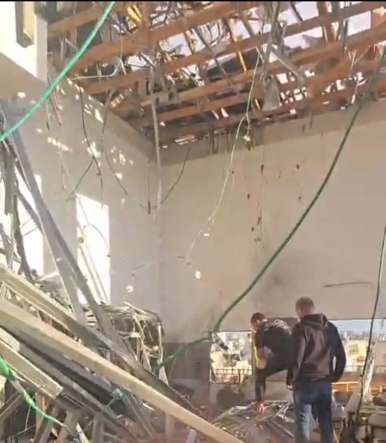 פגיעות רסיסים: בן 17 נפצע קל בכפר קאסם, שלוש זירות בראש העין ובית פרטי שנפגע בפתח תקווה | תיעוד