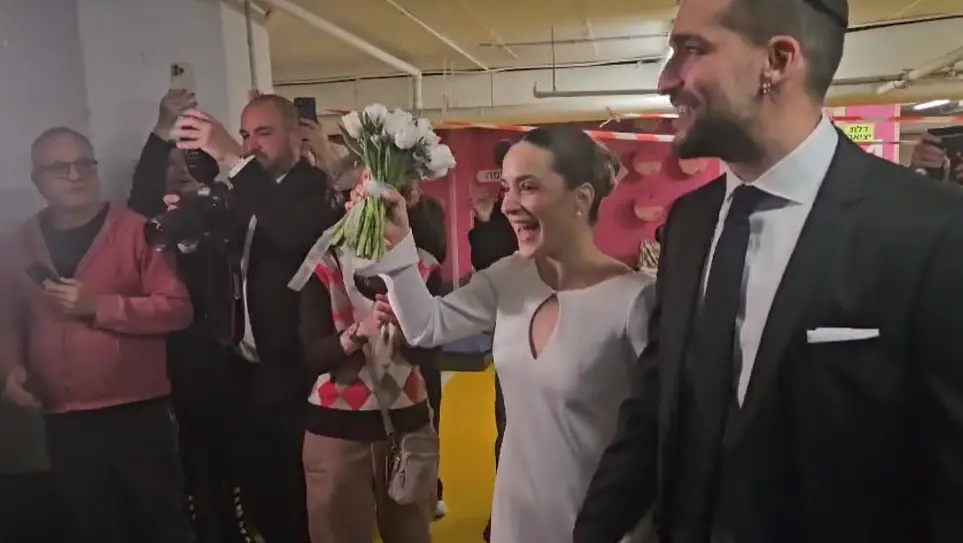 בצל המלחמה: חתונה התקיימה בחניון של דיזנגוף סנטר | צפו