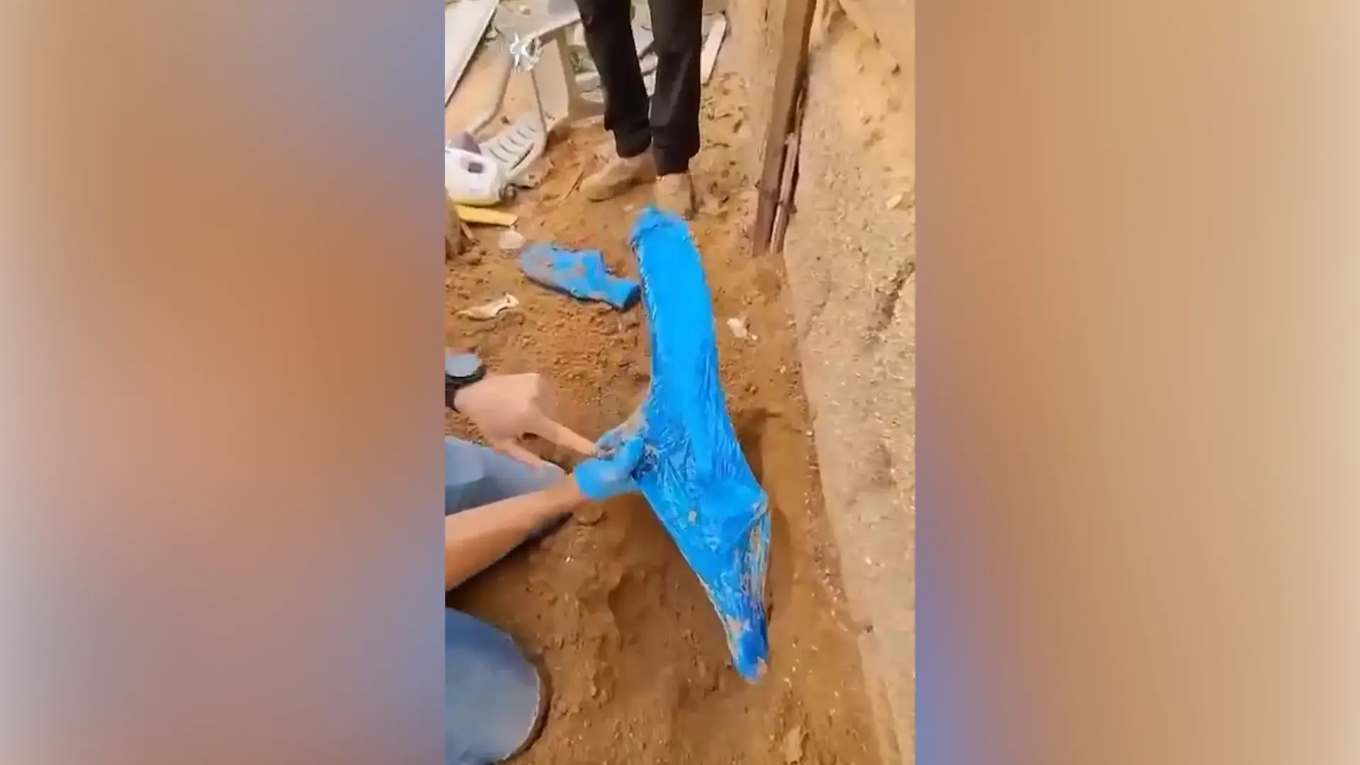 לא משעמם בנגב: אותרו נשקים ומחסניות שהוחבאו - בתוך דיר כבשים