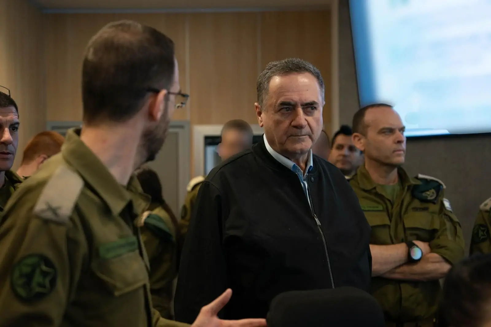 כ"ץ במסר חריף לנשיא לבנון: "תפרקו את חיזבאללה מנשקו - לפני שאנחנו נפעל"