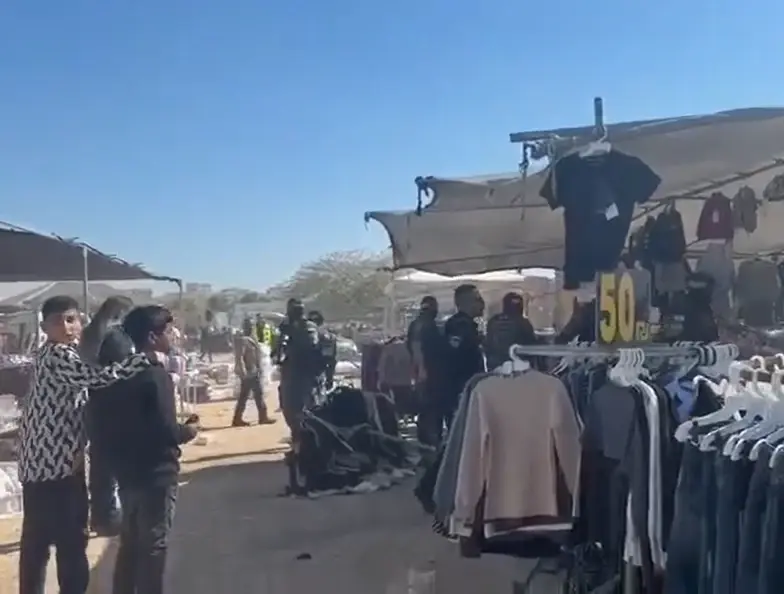 רעולי פנים עם נשקים שלופים: המשטרה קיפלה את השוק ברהט