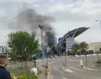 גבר ושני ילדים נפצעו קל מירי של טיל מתפזר, דירה ברמת גן נהרסה
