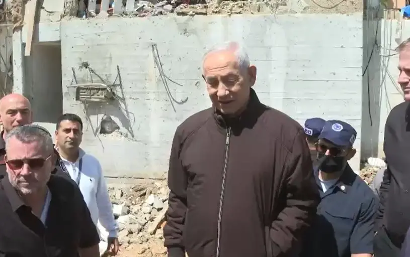הנבואה של שרה מתגשמת: המדינה אכן נשרפת, וביבי מביט מהמיגונית