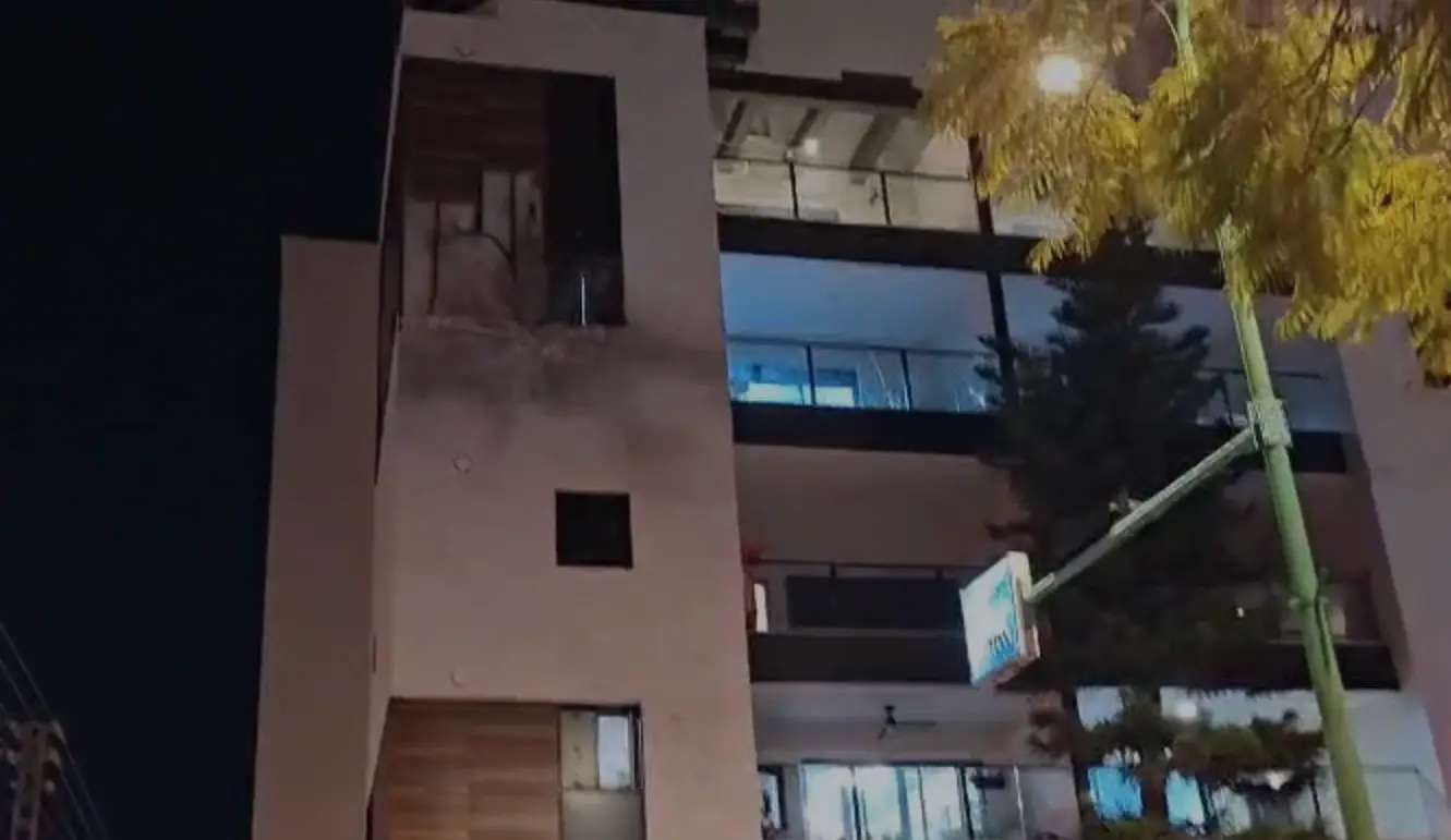 מטח למרכז הארץ: נזק כבד בכמה זירות, 19 נפגעים - בהם ילדים ותינוק | תיעודי ההרס