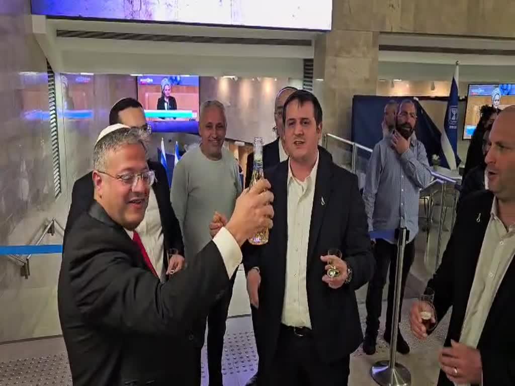 סרבלים אדומים, אגף מיוחד ומתקן לתלייה: בן גביר נערך להוציא לפועל את עונש המוות למחבלים