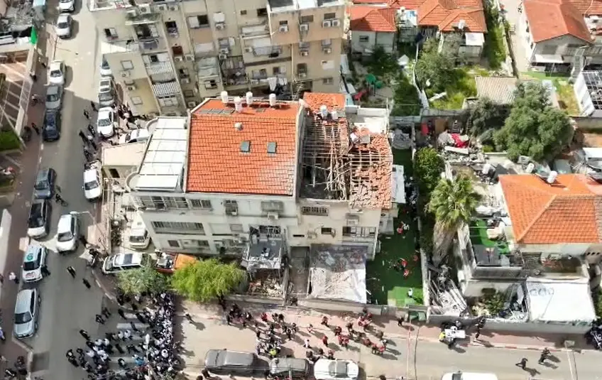 מטח למרכז: 8 פצועים קל מזירות הרס בבני ברק ובפתח תקווה