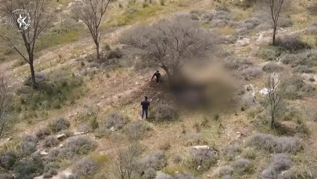פרצה לדיור מוגן, גנבה טלפונים וכסף מזומן מניצולי שואה - ונעצרה