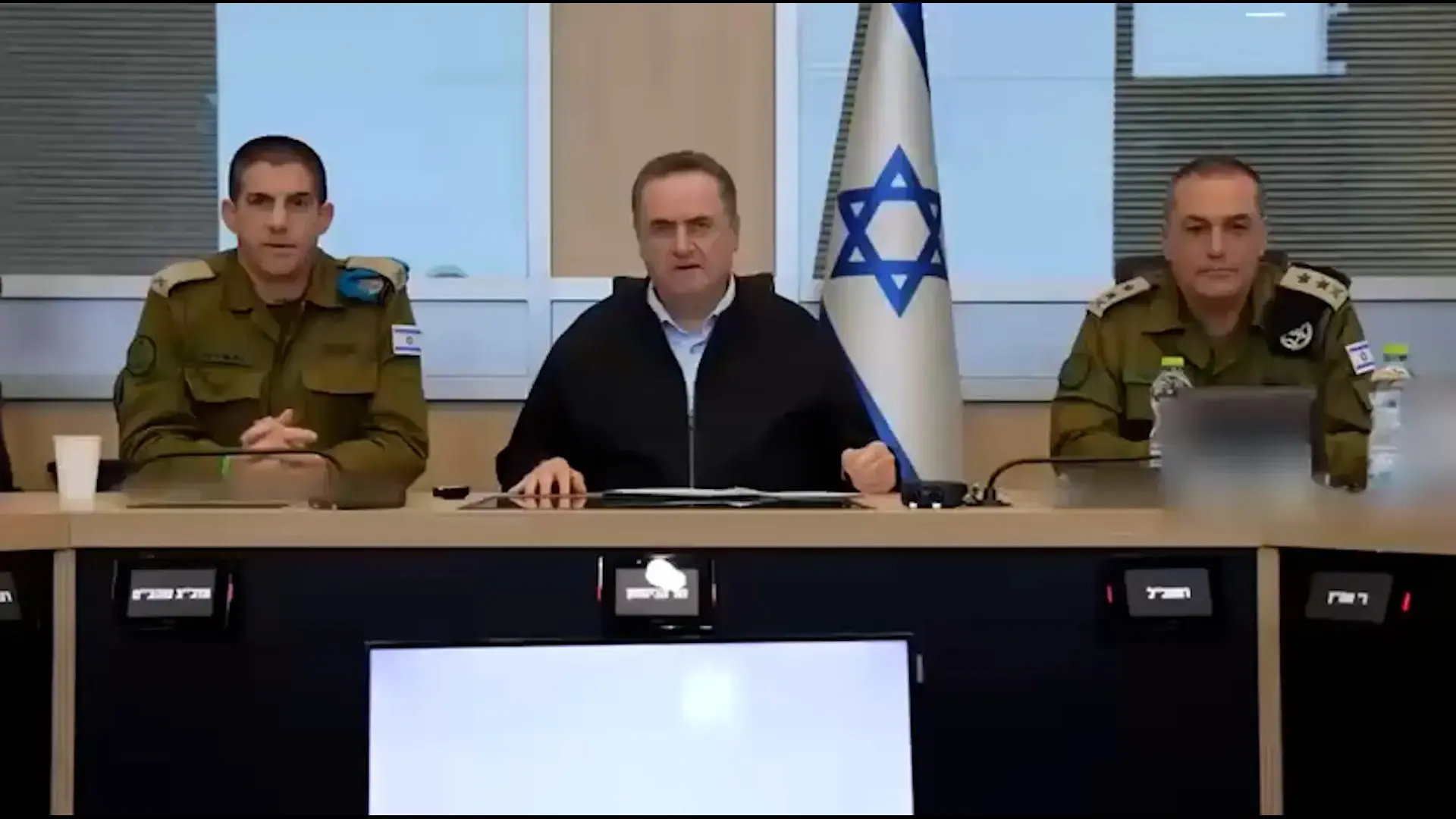 בכיר במשמרות המהפכה נהרג בתאונת דרכים, 2 חברי הארגון נורו למוות