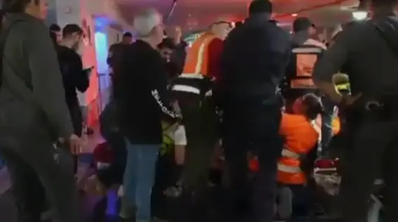 מח"ש נכנסת לתמונה: תיחקר הטענה כי רופא משטרתי מנע טיפול במפגין שלקה בדום לב בהבימה