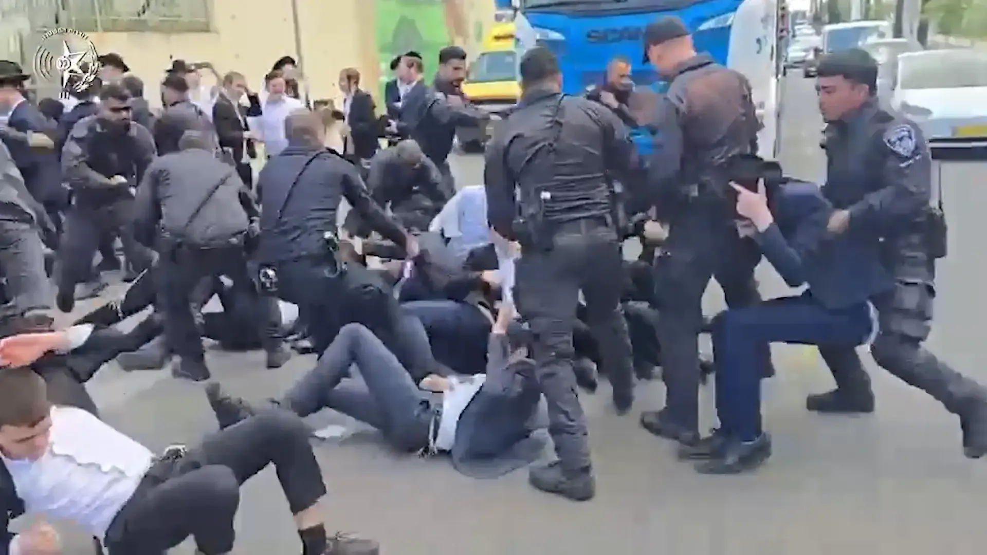 ״אתם רוצחי נשמות": 19 מפגינים נעצרו סמוך ללשכת הגיוס | צפו