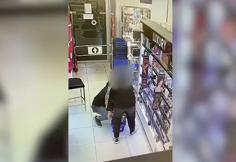 ״נכנסו, תקפו ונמלטו”: 18 חשודים נעצרו בחשד לשורת שודים אלימים בסופר-פארם | צפו