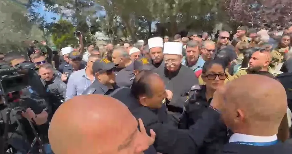 מהומה בטקס הזיכרון בבית העלמין הדרוזי - השר אלי כהן חטף האשמות | צפו