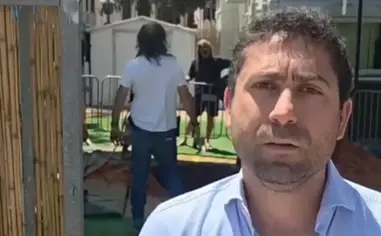 בולען בעומק מטרים נפער בחצר גן ילדים בגבעת שמואל - ההורים והשכנים בתדהמה
