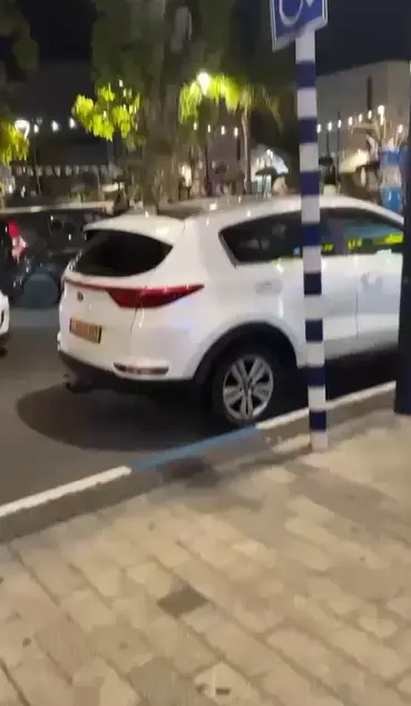 כיסאות נזרקו לכל עבר - זכוכיות התנפצו: קטטה המונית בנהריה | תיעוד