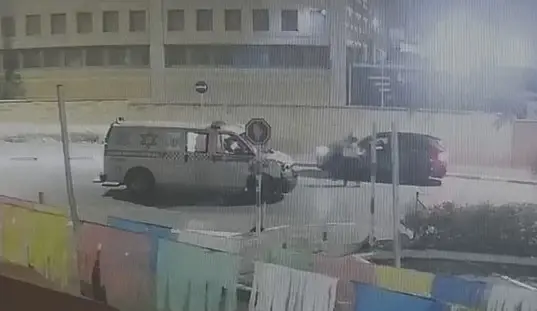 לא היה מרוצה מהטיפול הרפואי שקיבל, תקף את הצוות - ונמלט עם האמבולנס