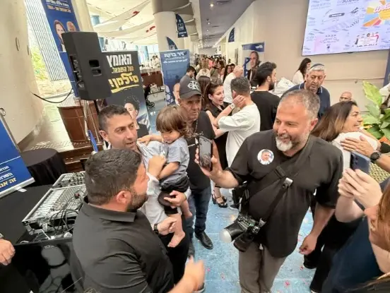 לקראת פריימריז? אלמוג כהן הגיע לליכודיאדה והסעיר את השטח
