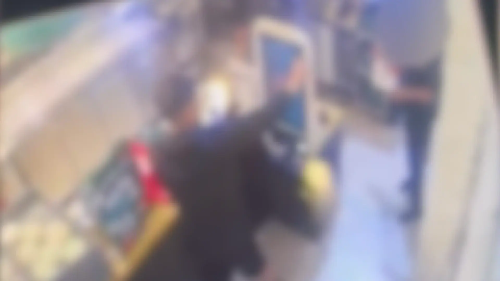 בן 17 שלף סכין קצבים ואיים על נער | תיעוד