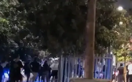 "באנו לפרק סודנים": מהומות בדרום תל אביב, המשטרה עיכבה את מרדכי דוד | תיעוד