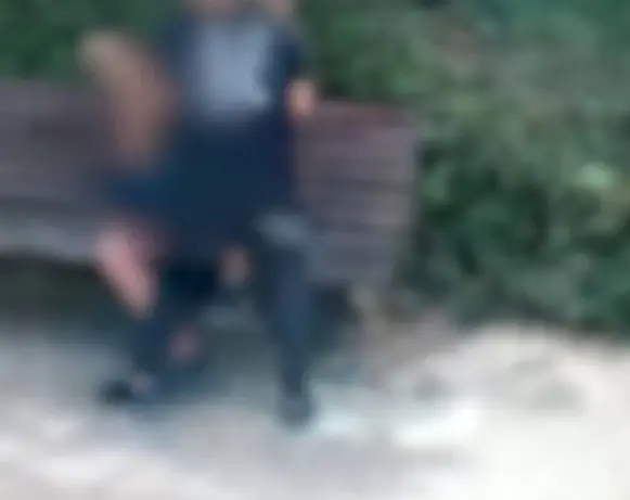 בועט ומכה באגרופים: בן 14 נאשם שתקף נער בגינה ציבורית | תיעוד