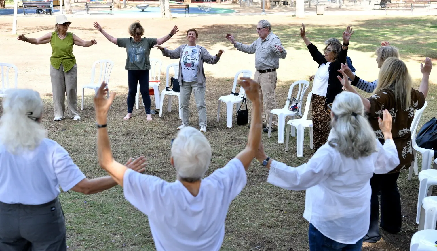 כך הפך אלמן בן 83 גינה תל אביבית לקהילה שמצילה קשישים מבדידות