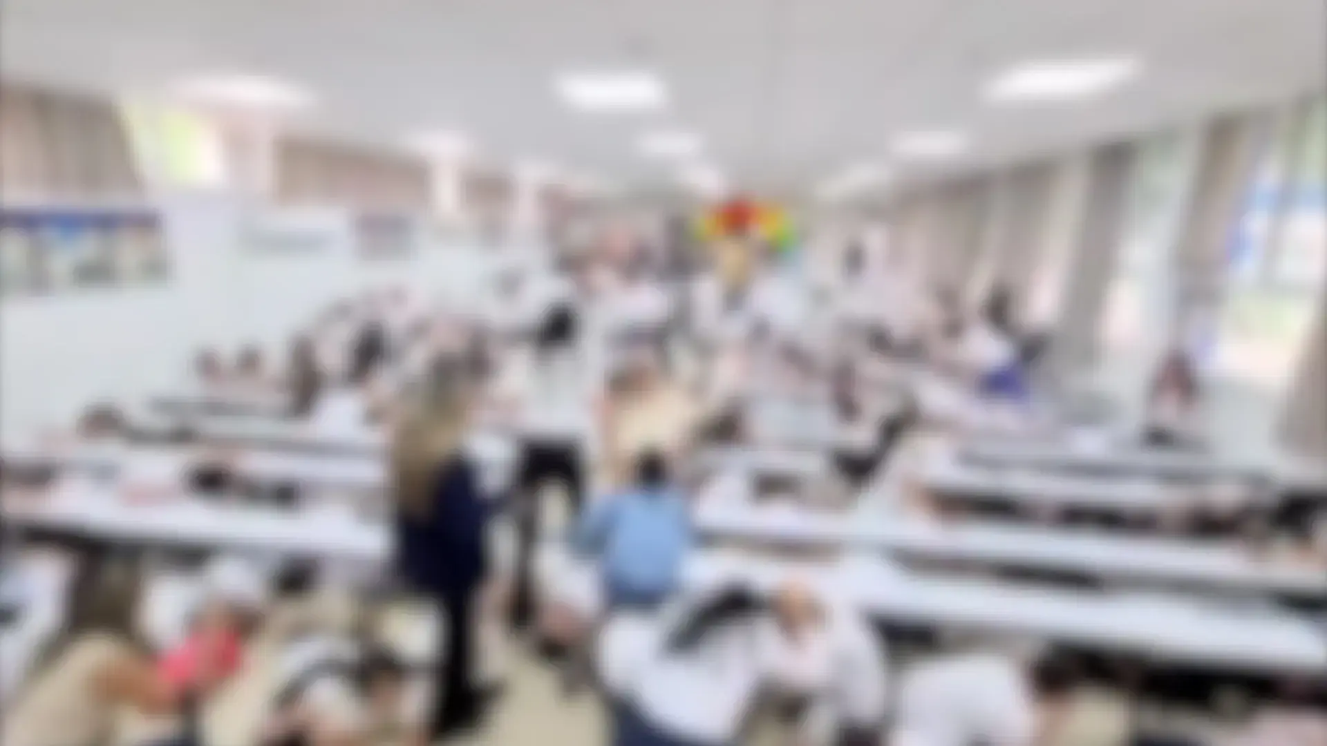 בזמן טקס שבועות: אזעקות בבית ספר בקריית שמונה - התלמידים נשכבו על הרצפה | צפו בתיעוד