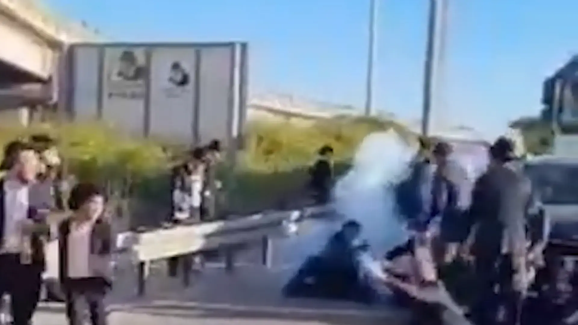 עומסי ענק: חרדים חסמו את הכניסה לירושלים ואת מחלף גנות | תיעוד